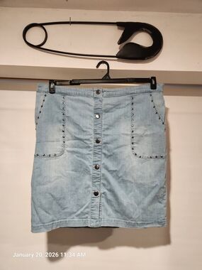G by Giuliana Light Blue Button-Front Studded Denim Mini Skirt